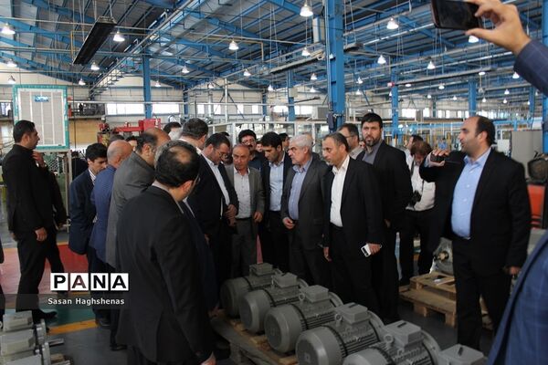بازدید وزیر صنعت، معدن و تجارت از واحدهای تولیدی و صنعتی اسلامشهر