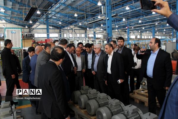 بازدید وزیر صنعت، معدن و تجارت از واحدهای تولیدی و صنعتی اسلامشهر