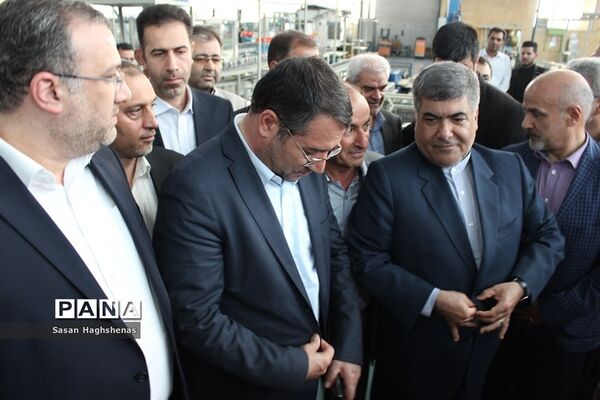 بازدید وزیر صنعت، معدن و تجارت از واحدهای تولیدی و صنعتی اسلامشهر