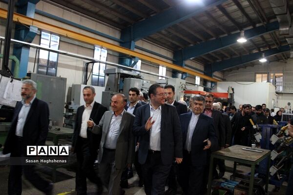 بازدید وزیر صنعت، معدن و تجارت از واحدهای تولیدی و صنعتی اسلامشهر