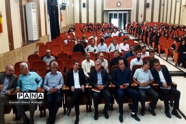 تجلیل از فرهنگیان ممتاز مسابقات  قرآن، عترت و نماز، فرهنگی  هنری و ورزشی در شهرستان کازرون