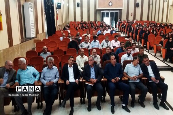 تجلیل از فرهنگیان ممتاز مسابقات  قرآن، عترت و نماز، فرهنگی  هنری و ورزشی در شهرستان کازرون