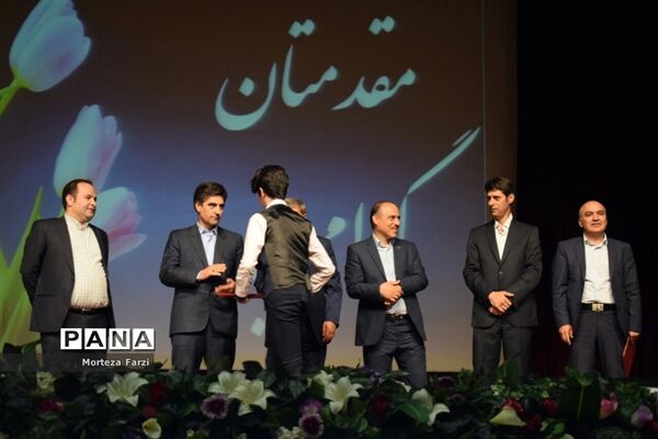 مراسم تجلیل از قهرمانان المپیاد علمی در تبریز