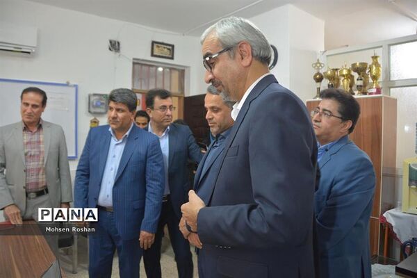 بازدید سرپرست اداره‌کل آموزش و پرورش استان بوشهر و فرماندار بوشهر از پایگاه سنجش مدرسه کوشا بوشهر