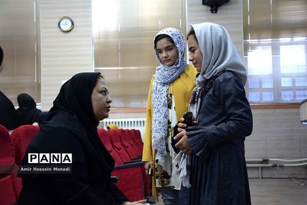 دوره آموزش اصول خبرنویسی و عکاسی دانش‌آموزان بناب