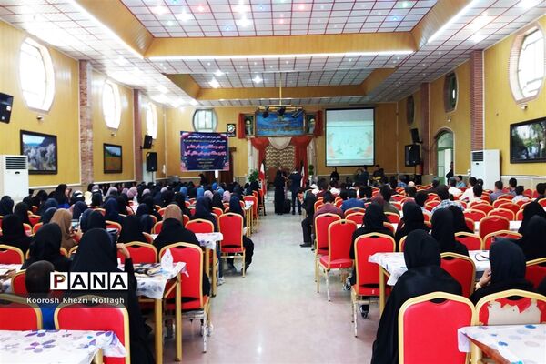 تجلیل از دانش آموزان و دبیران منتخب جشنواره‌ها و مسابقات علمی - پژوهشی در کازرون
