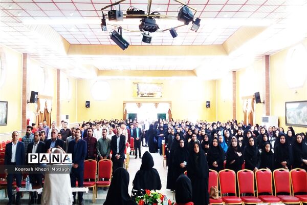 تجلیل از دانش آموزان و دبیران منتخب جشنواره‌ها و مسابقات علمی - پژوهشی در کازرون