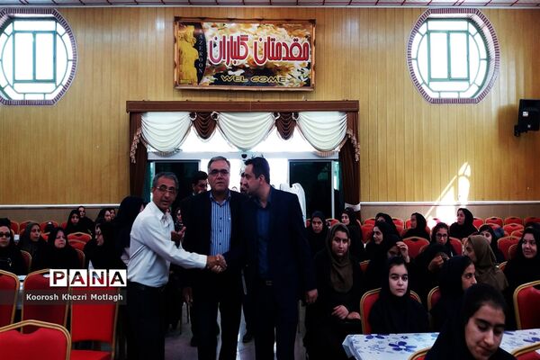 تجلیل از دانش آموزان و دبیران منتخب جشنواره‌ها و مسابقات علمی - پژوهشی در کازرون