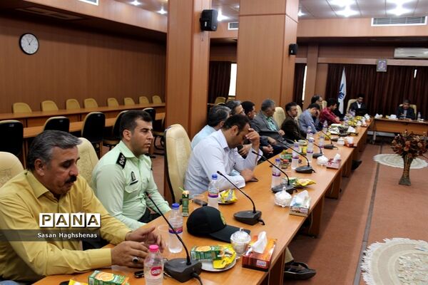 جلسه بررسی راهکارهای رونق تولید و مبارزه با قاچاق کالا در اسلامشهر