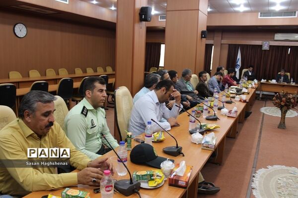 جلسه بررسی راهکارهای رونق تولید و مبارزه با قاچاق کالا در اسلامشهر