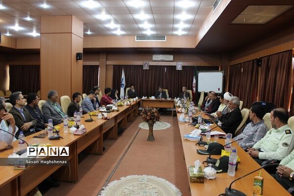 جلسه بررسی راهکارهای رونق تولید و مبارزه با قاچاق کالا در اسلامشهر