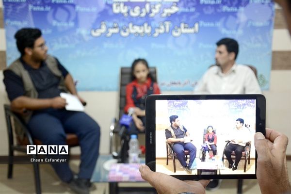 حضور  زهرا بیرامی(دختر ژله ای ) در دفتر خبرگزاری پانا آذربایجان شرقی