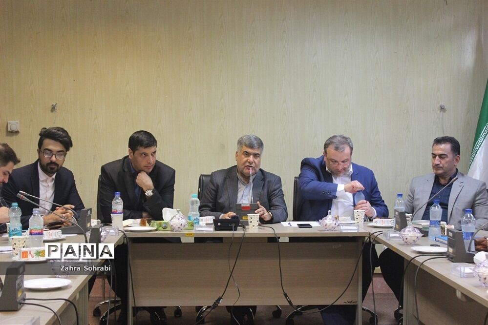 نشست مجمع مشورتی جوانان در اسلامشهر