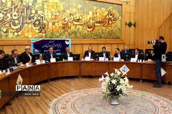 نشست خبری مدیرکل آموزش و پرورش فارس با اصحاب رسانه
