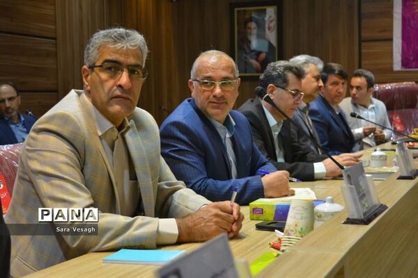نشست روسای ادارات دوره دوم متوسطه کل کشور در سالن همایش اردوگاه شهید منتظری شهریار