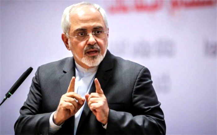 ظریف: توقیف غیرقانونی نفتکش حامل نفت ایران دزدی دریایی است