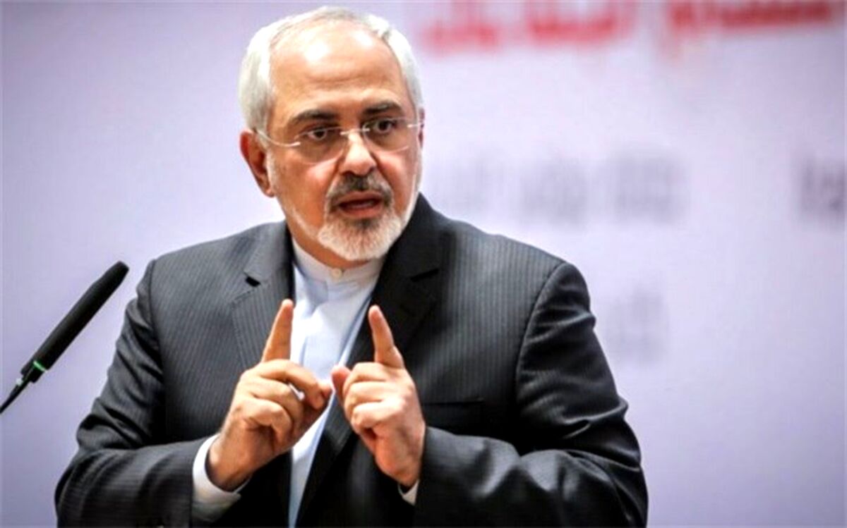 ظریف: توقیف غیرقانونی نفتکش حامل نفت ایران دزدی دریایی است