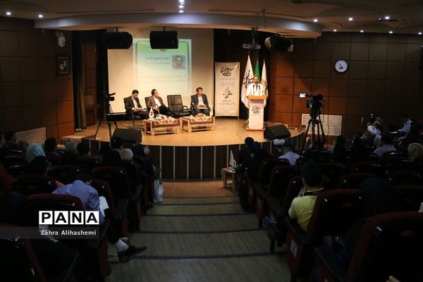 پانزدهمین نشست کافه خرد: نقد و نظر در کارآمدی و بقای مدرسه