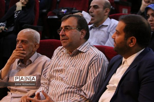 پانزدهمین نشست کافه خرد: نقد و نظر در کارآمدی و بقای مدرسه