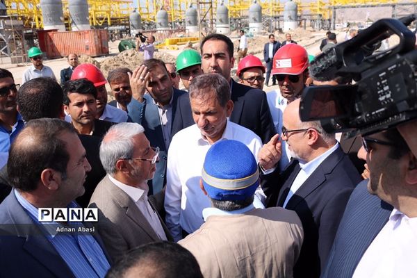 بازدید اسحاق جهانگیری از پالایشگاه های شهرستان مُهر