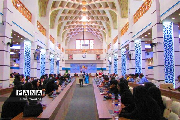 همایش شعر خوانی «حدیث سرو و گل و لاله»