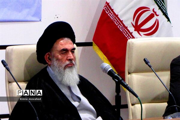همایش شعر خوانی «حدیث سرو و گل و لاله»