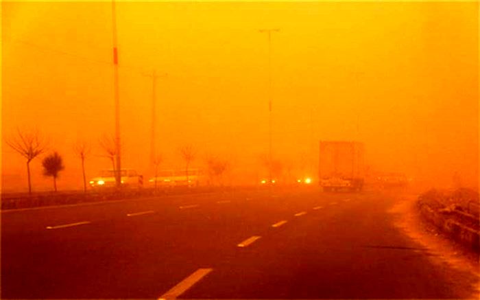 توفان ادارات سیستان را به تعطیلی کشاند