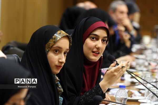 دیدار نمایندگان نهمین دوره مجلس دانش آموزی با سرپرست وزارت آموزش و پرورش