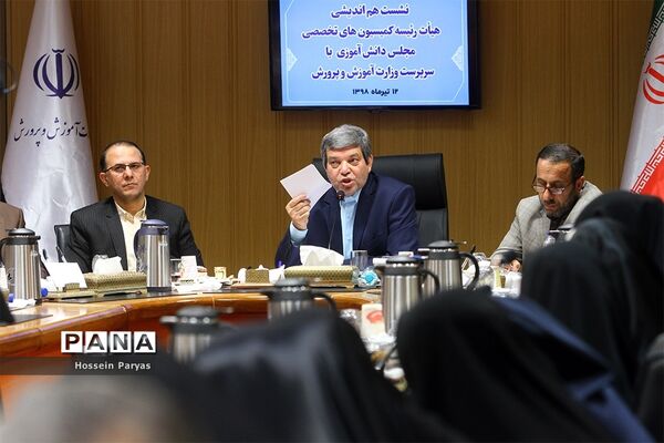 دیدار نمایندگان نهمین دوره مجلس دانش آموزی با سرپرست وزارت آموزش و پرورش