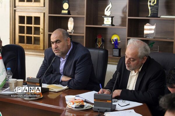 جلسه آموزشی توجیهی کارشناسان فعالیت‌های اردویی مناطق 24 گانه آذربایجان غربی