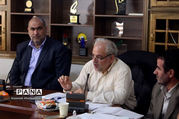 جلسه آموزشی توجیهی کارشناسان فعالیت‌های اردویی مناطق 24 گانه آذربایجان غربی