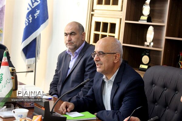 جلسه آموزشی توجیهی کارشناسان فعالیت‌های اردویی مناطق 24 گانه آذربایجان غربی