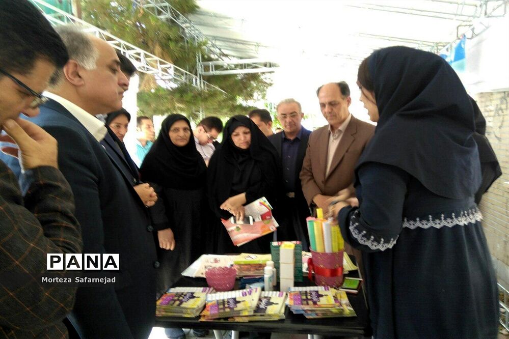 بازدید فرماندارشهرستان ملارد ازنمایشگاه طرح‌های بهداشت و اجتماعی