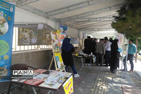 بازدید فرماندارشهرستان ملارد ازنمایشگاه طرح‌های بهداشت و اجتماعی