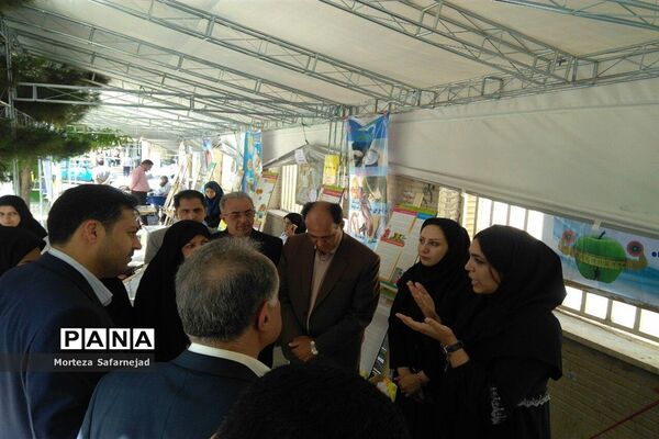 بازدید فرماندارشهرستان ملارد ازنمایشگاه طرح‌های بهداشت و اجتماعی