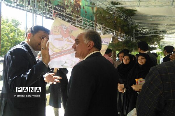 بازدید فرماندارشهرستان ملارد ازنمایشگاه طرح‌های بهداشت و اجتماعی