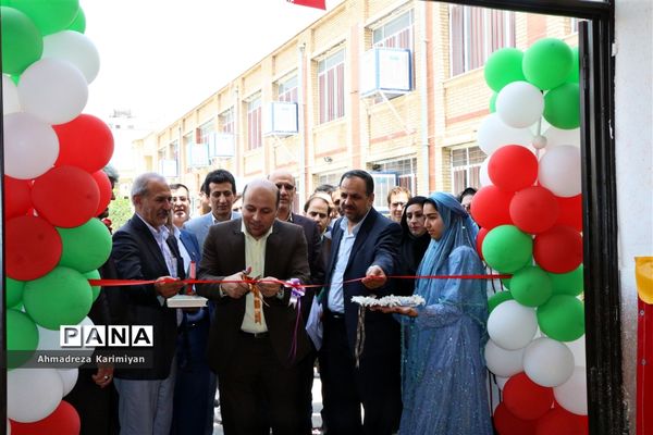 افتتاح سالن ورزشی و زمین چمن مصنوعی دانش‌آموزان ناحیه 3 شیراز