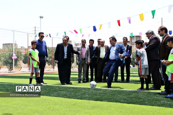 افتتاح سالن ورزشی و زمین چمن مصنوعی دانش‌آموزان ناحیه 3 شیراز