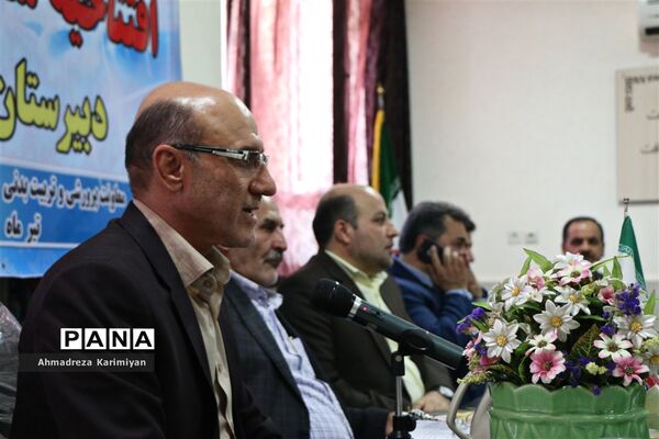 افتتاح سالن ورزشی و زمین چمن مصنوعی دانش‌آموزان ناحیه 3 شیراز