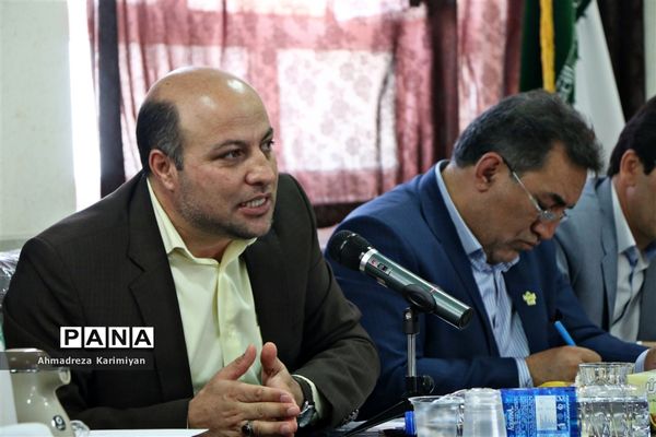 افتتاح سالن ورزشی و زمین چمن مصنوعی دانش‌آموزان ناحیه 3 شیراز