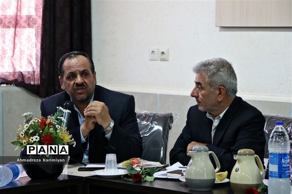 افتتاح سالن ورزشی و زمین چمن مصنوعی دانش‌آموزان ناحیه 3 شیراز