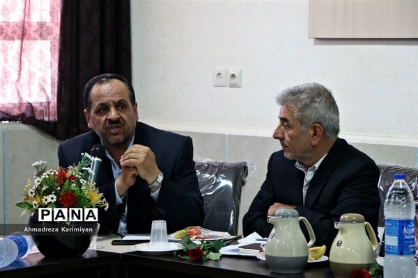 افتتاح سالن ورزشی و زمین چمن مصنوعی دانش‌آموزان ناحیه 3 شیراز