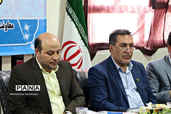 افتتاح سالن ورزشی و زمین چمن مصنوعی دانش‌آموزان ناحیه 3 شیراز