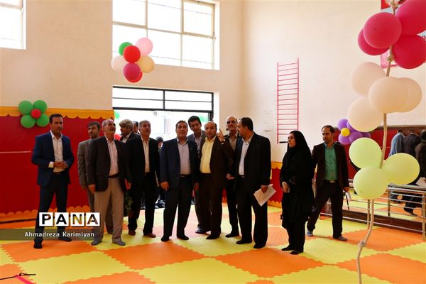 افتتاح سالن ورزشی و زمین چمن مصنوعی دانش‌آموزان ناحیه 3 شیراز