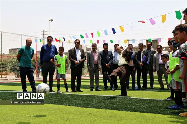 افتتاح سالن ورزشی و زمین چمن مصنوعی دانش‌آموزان ناحیه 3 شیراز
