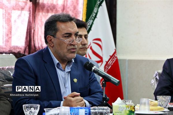 افتتاح سالن ورزشی و زمین چمن مصنوعی دانش‌آموزان ناحیه 3 شیراز