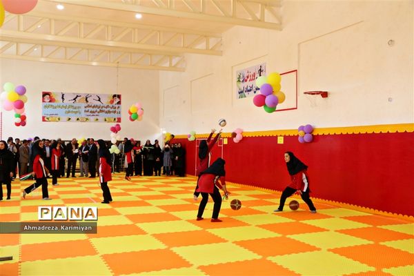 افتتاح سالن ورزشی و زمین چمن مصنوعی دانش‌آموزان ناحیه 3 شیراز