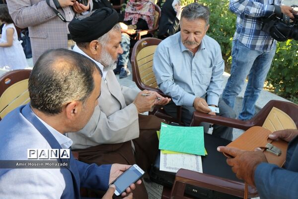 مراسم عقد زوج دانشجو در مزار شهدای گمنام