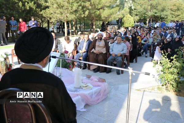 مراسم عقد زوج دانشجو در مزار شهدای گمنام
