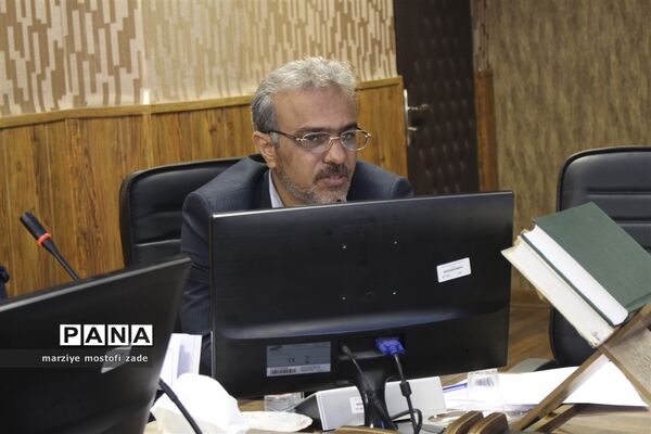 دیدار مدیرکل آموزش و پرورش فارس با نمایندگان دخترمجامع ، مجلس و شورای دانش‌آموزی فارس